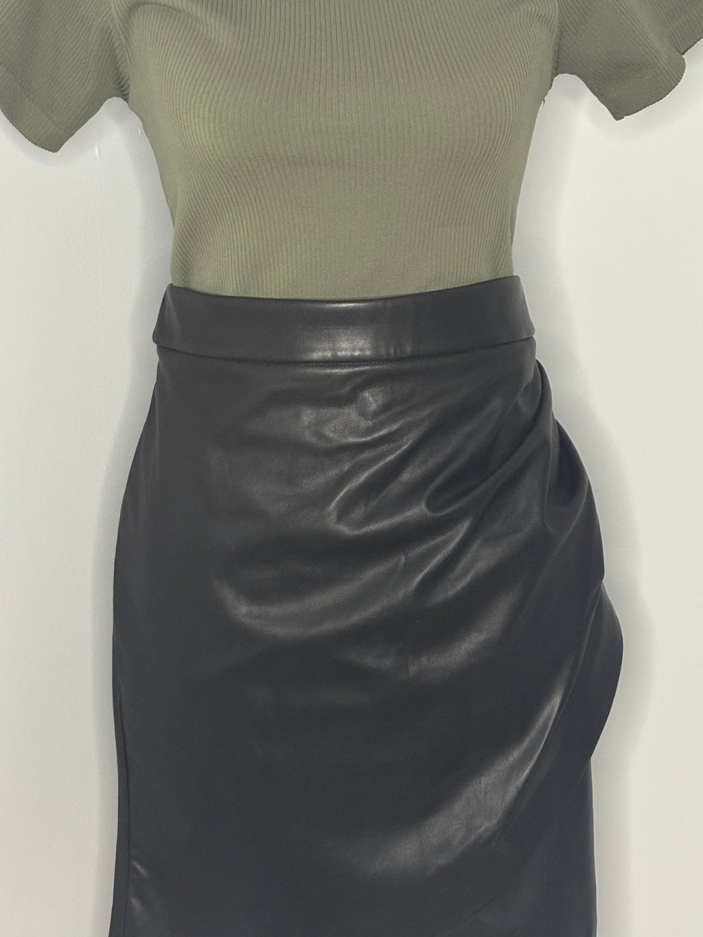 Dynamite Faux Leather Ruched Mini Skirt | Size Medium