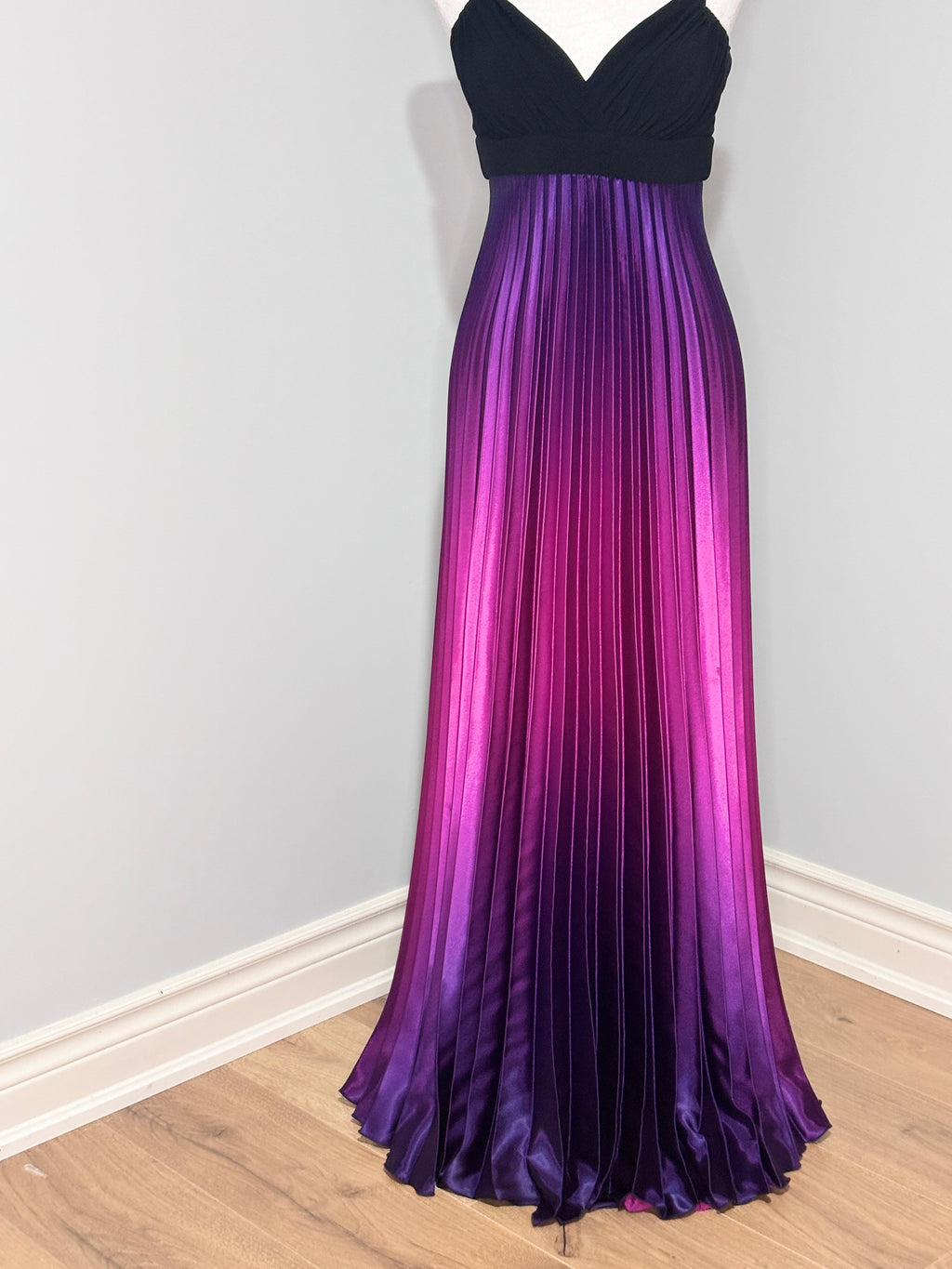 Betsy & Adam Ombre Pleated Evening Gown – Size 6