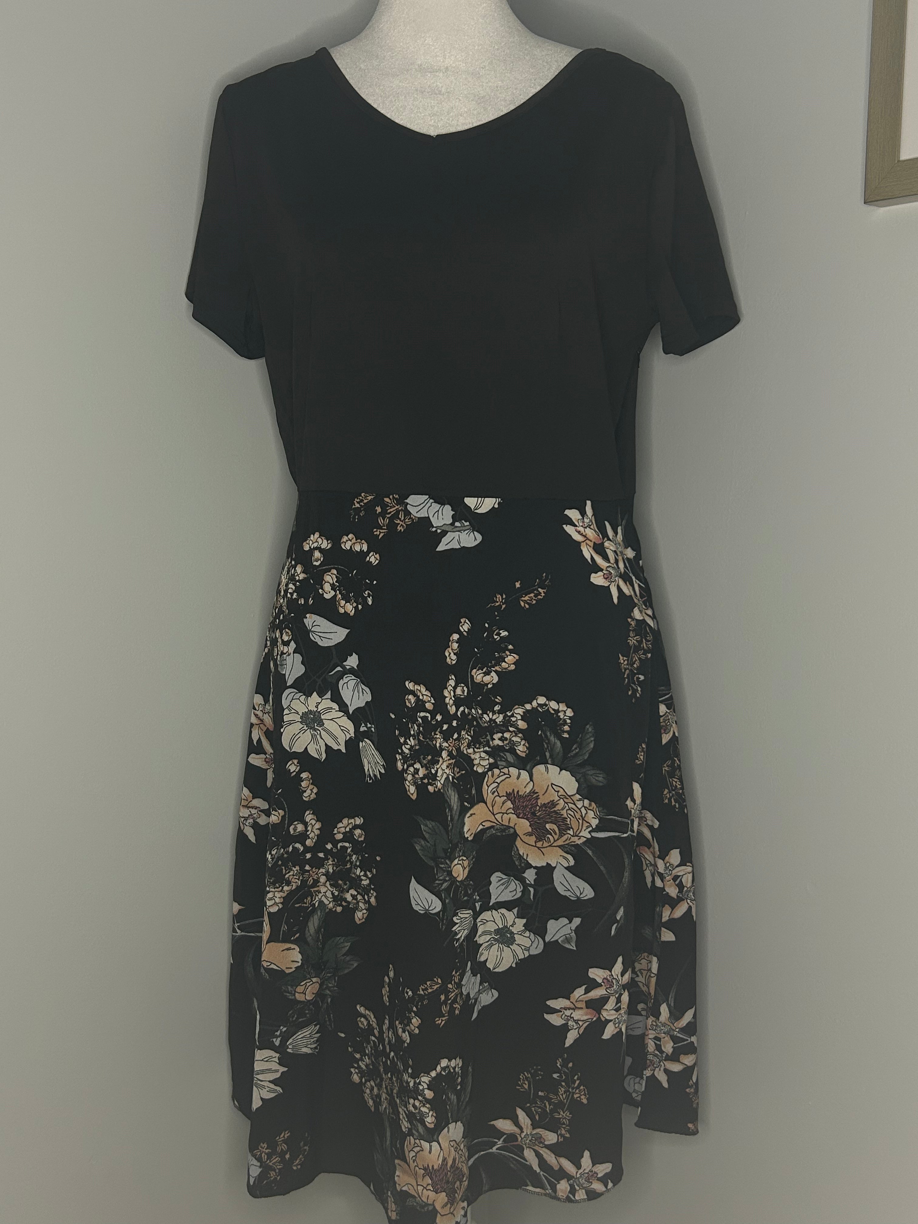 Emery Rose Floral Dress