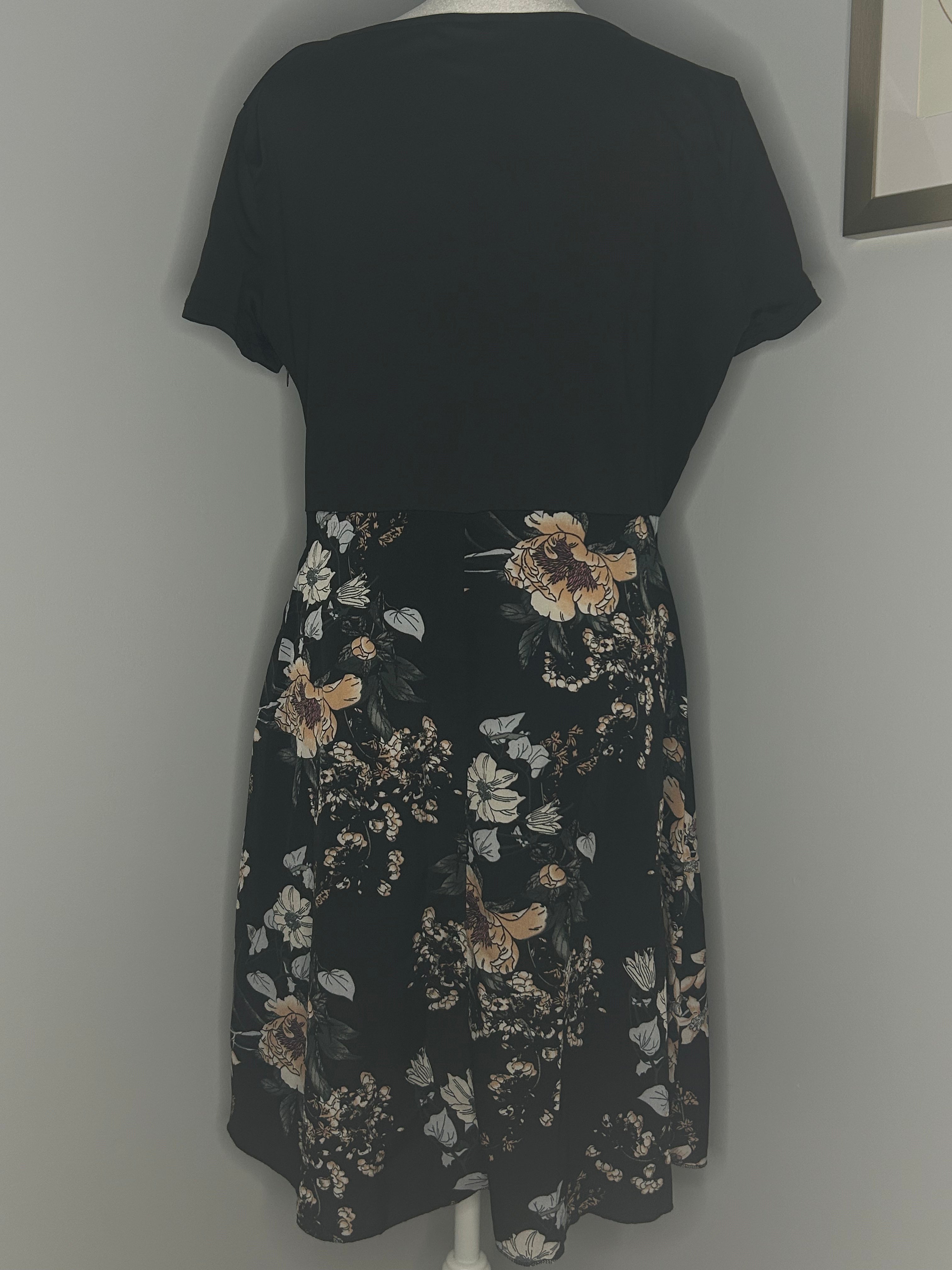 Emery Rose Floral Dress