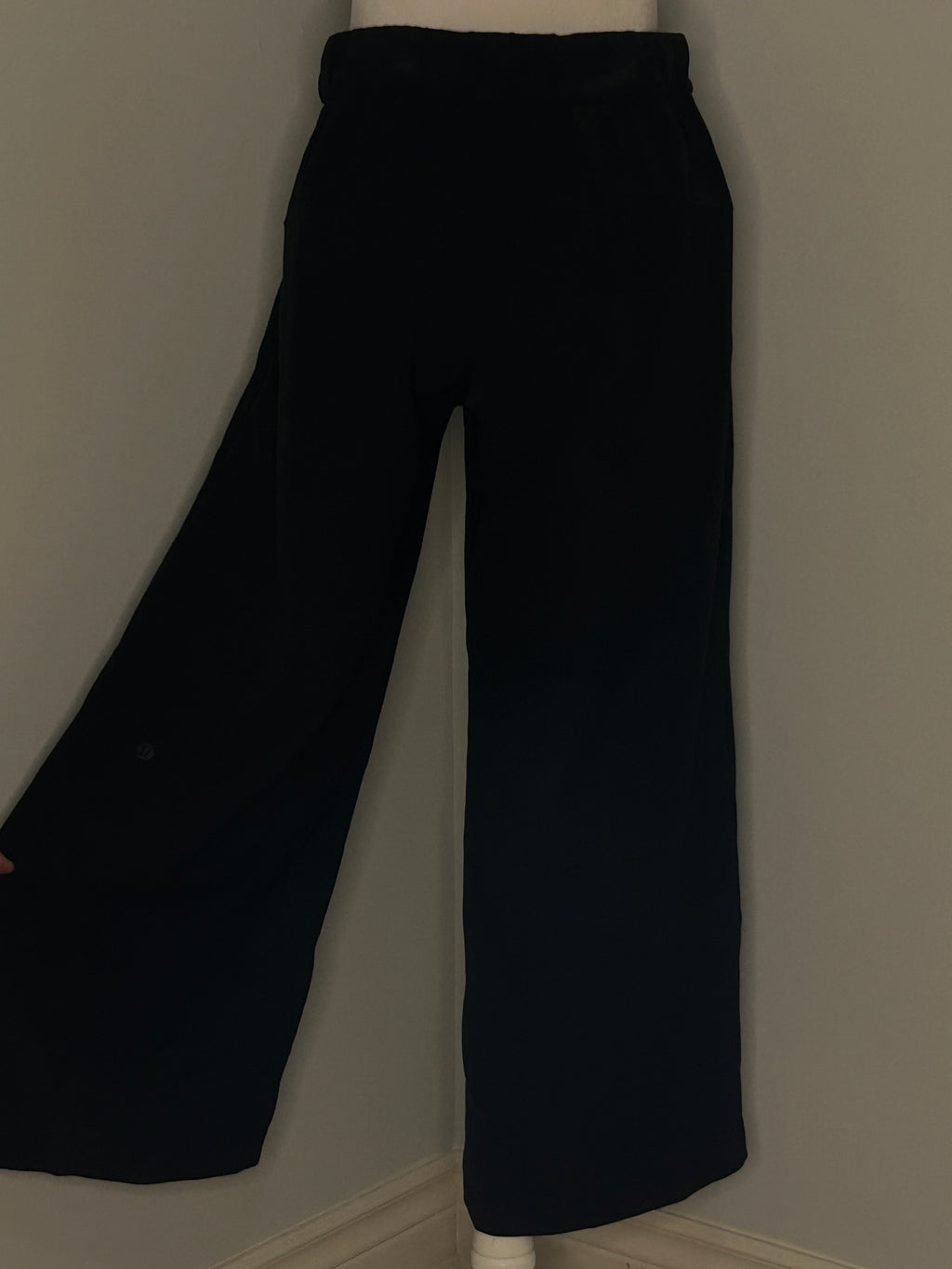 Lululemon Black Wide-Leg Pull-On Pants – Size 8