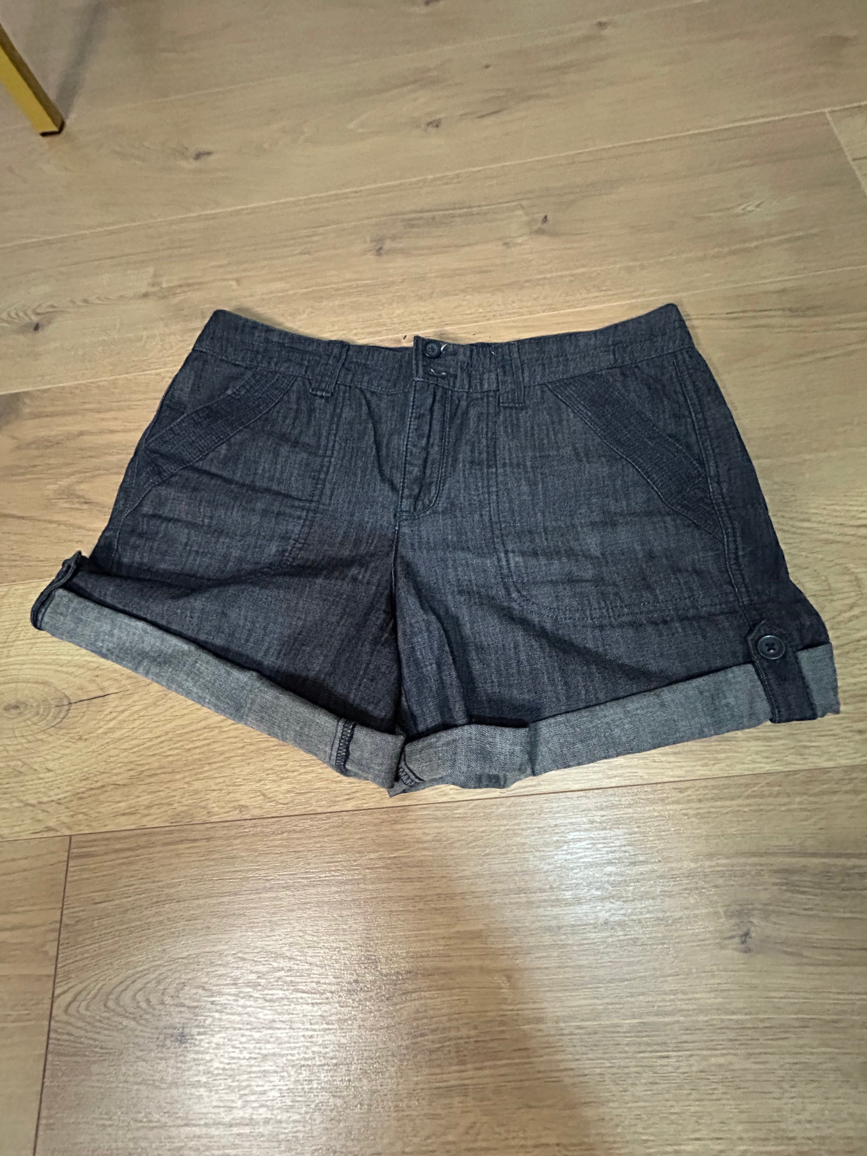 Tommy Hilfiger Denim Shorts – Size 8