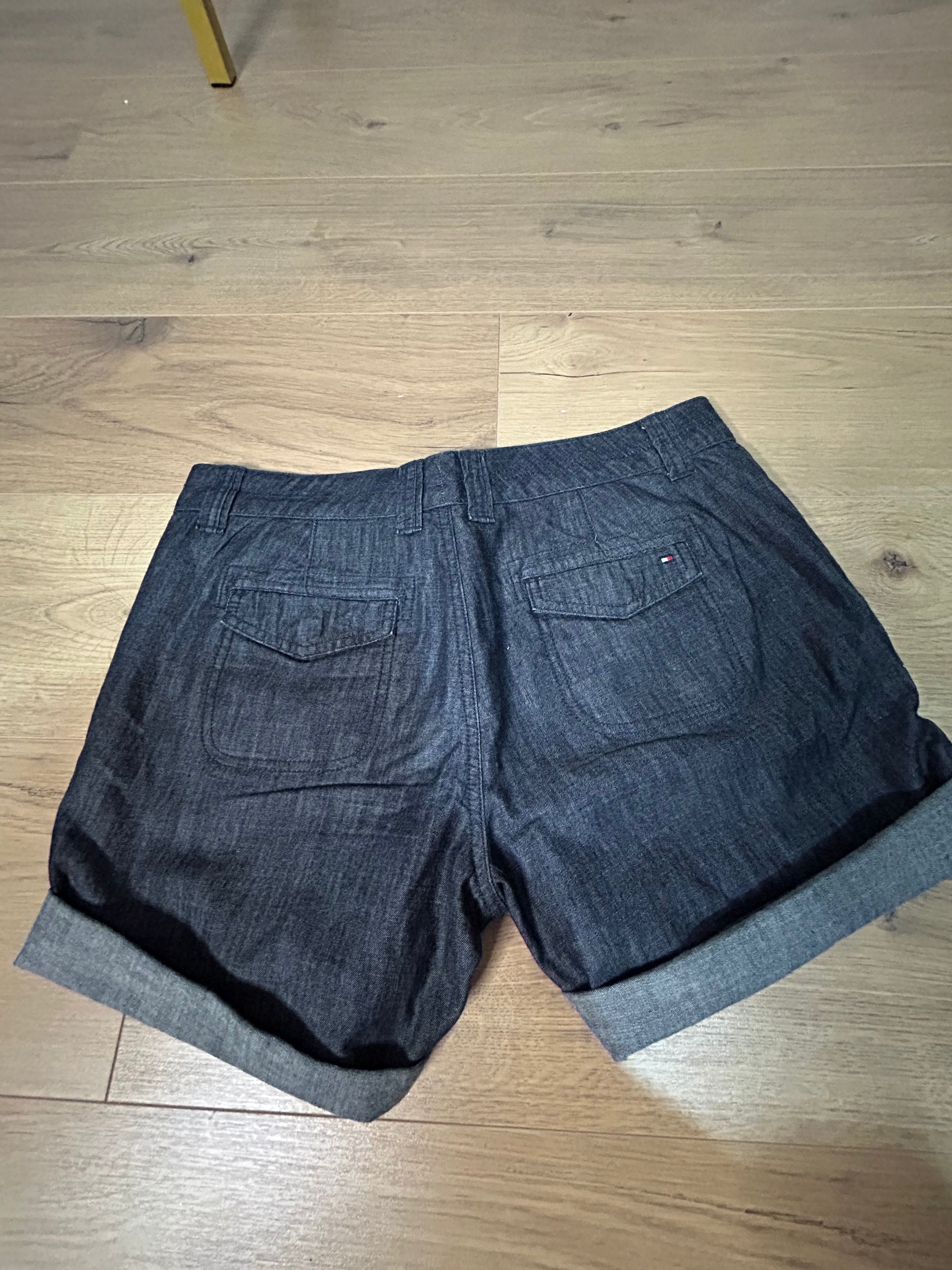 Tommy Hilfiger Denim Shorts – Size 8