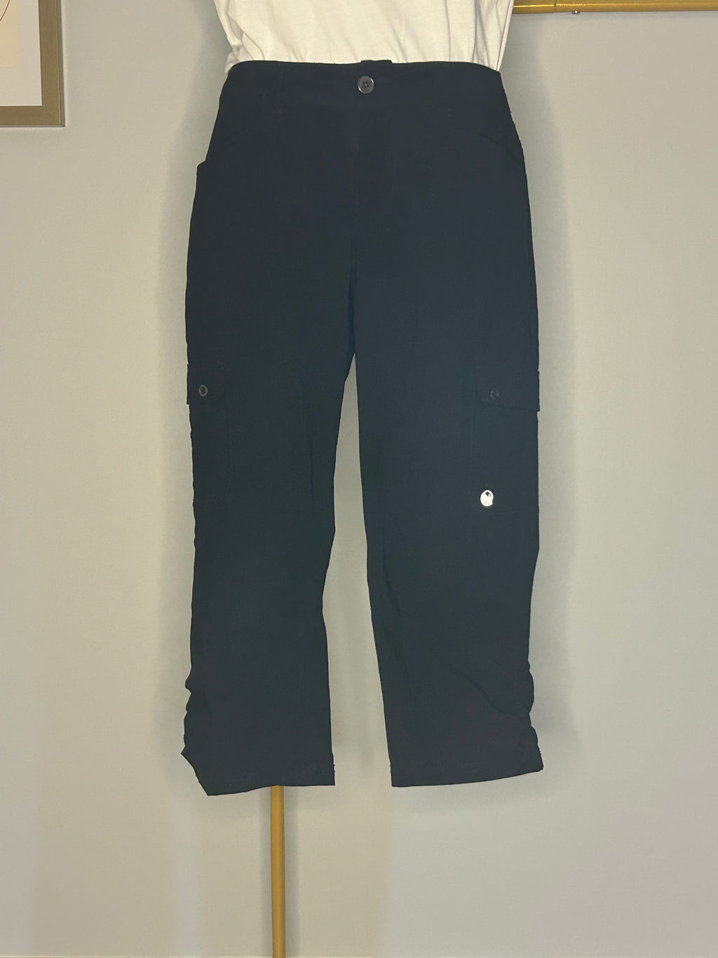 WindRiver Black Cargo Capris – Size 6