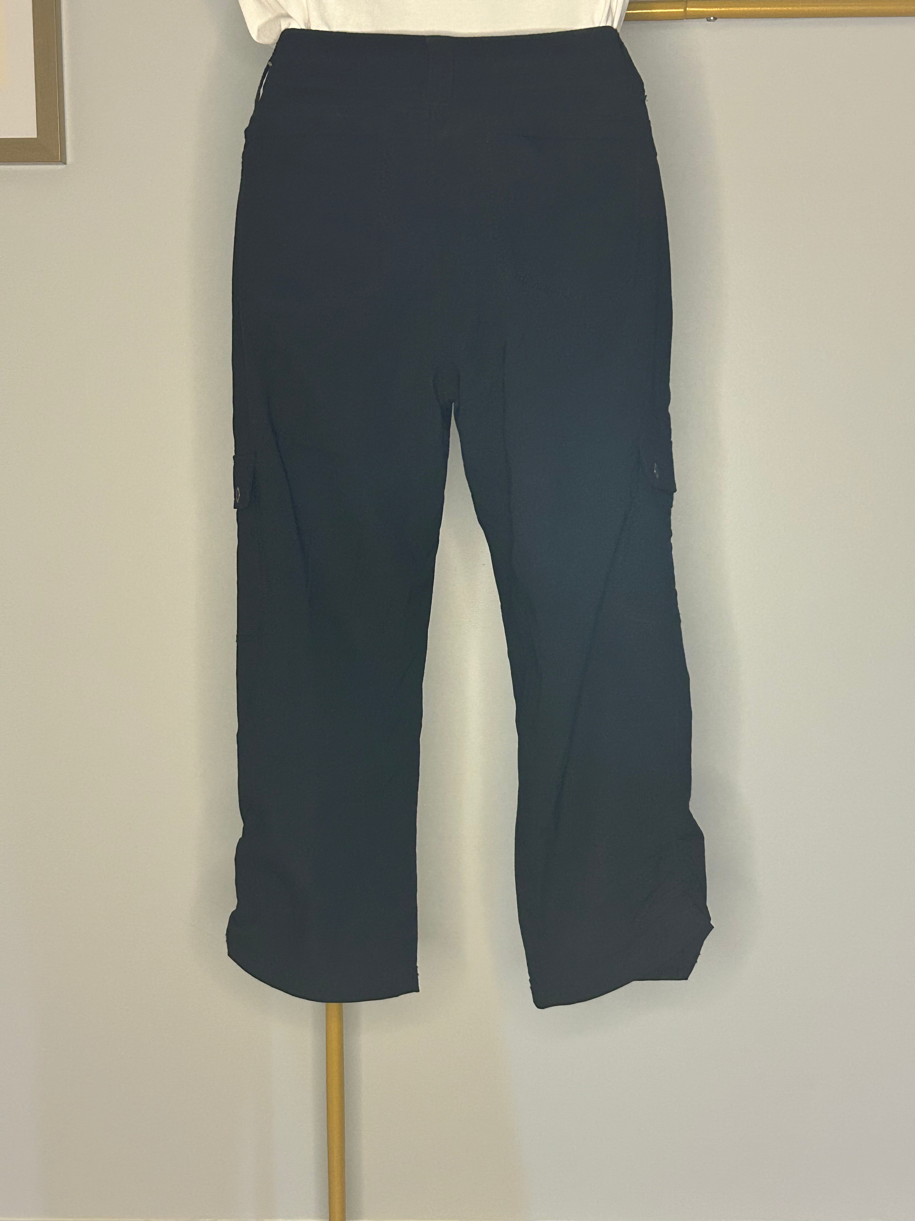 WindRiver Black Cargo Capris – Size 6