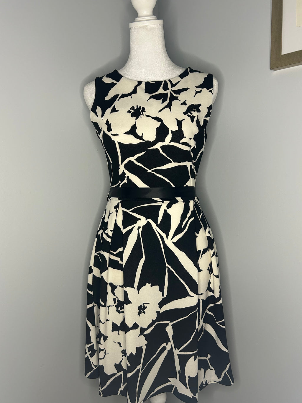 Blu Royal Floral Fit & Flare Dress - Size 6