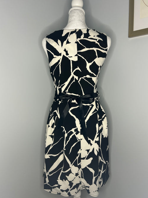 Blu Royal Floral Fit & Flare Dress - Size 6