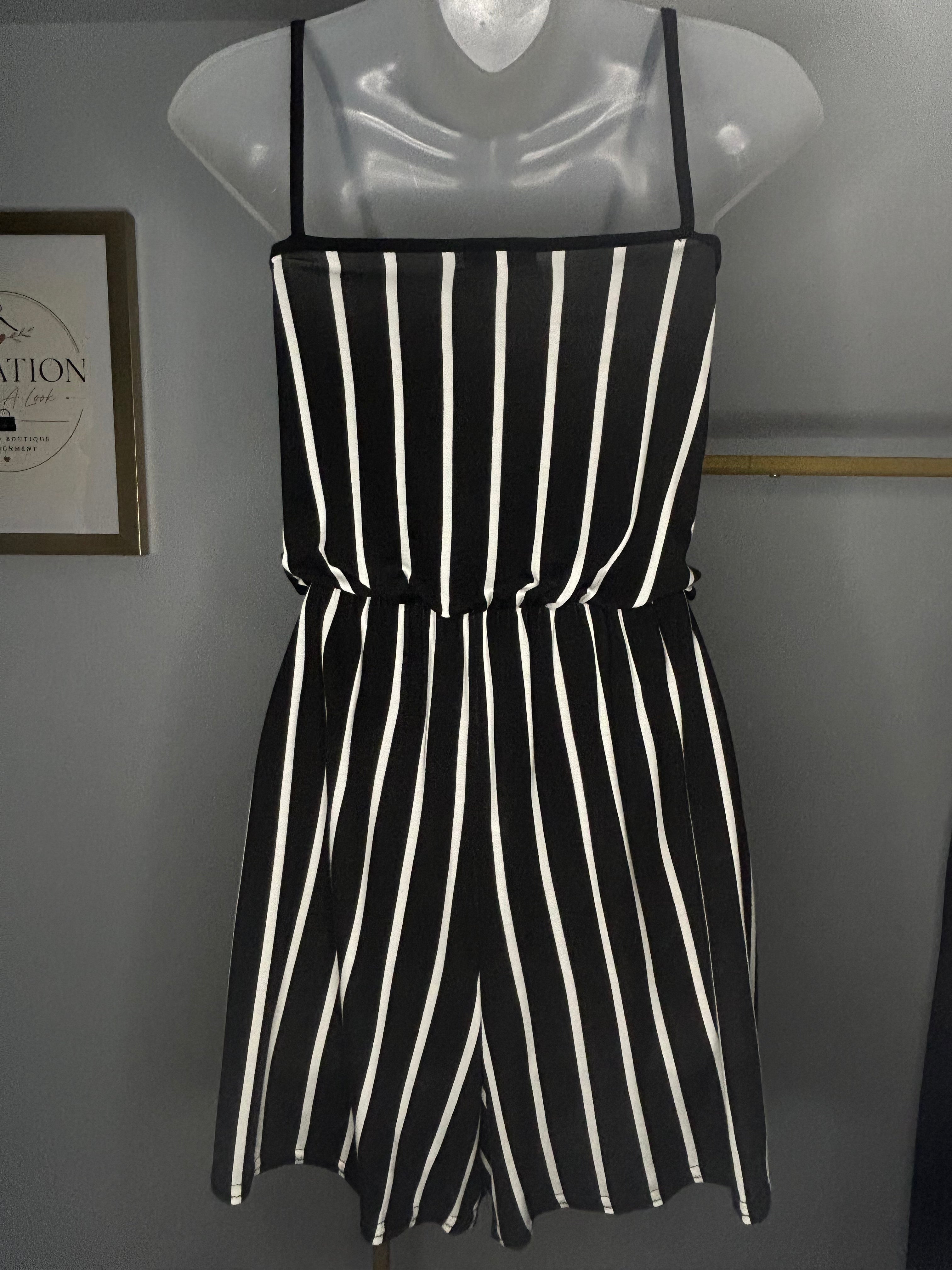 Boohoo Black & White Striped Romper  Size: 8