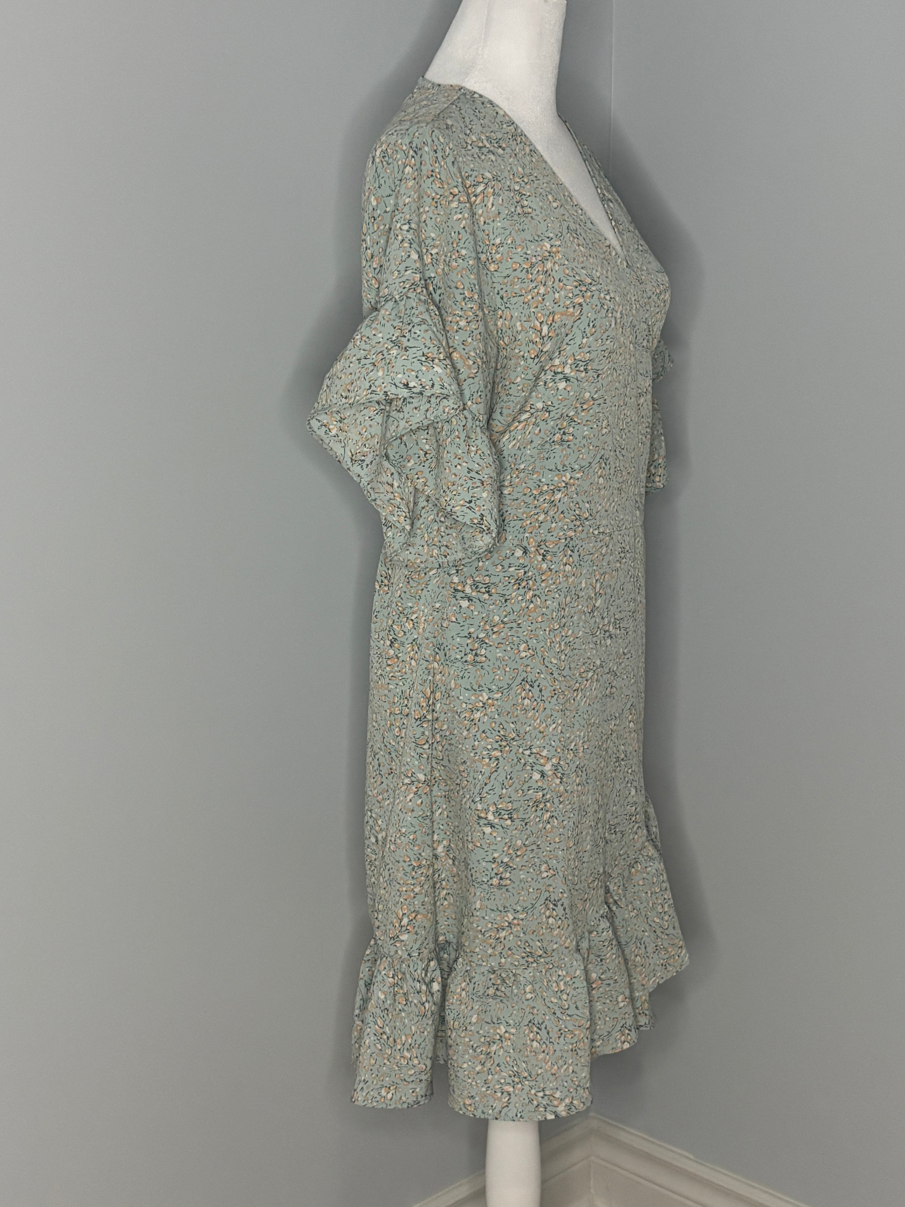 Love Stitch Sage Floral Wrap Dress – Size Large