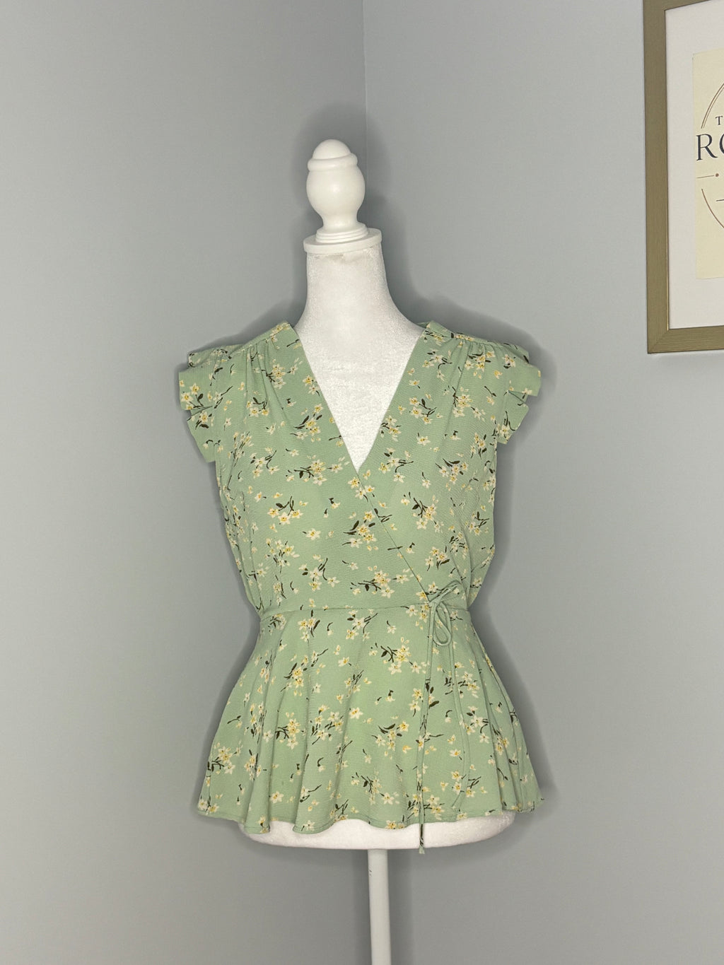Monteau Los Angeles Floral Faux Wrap Peplum Top Size Medium