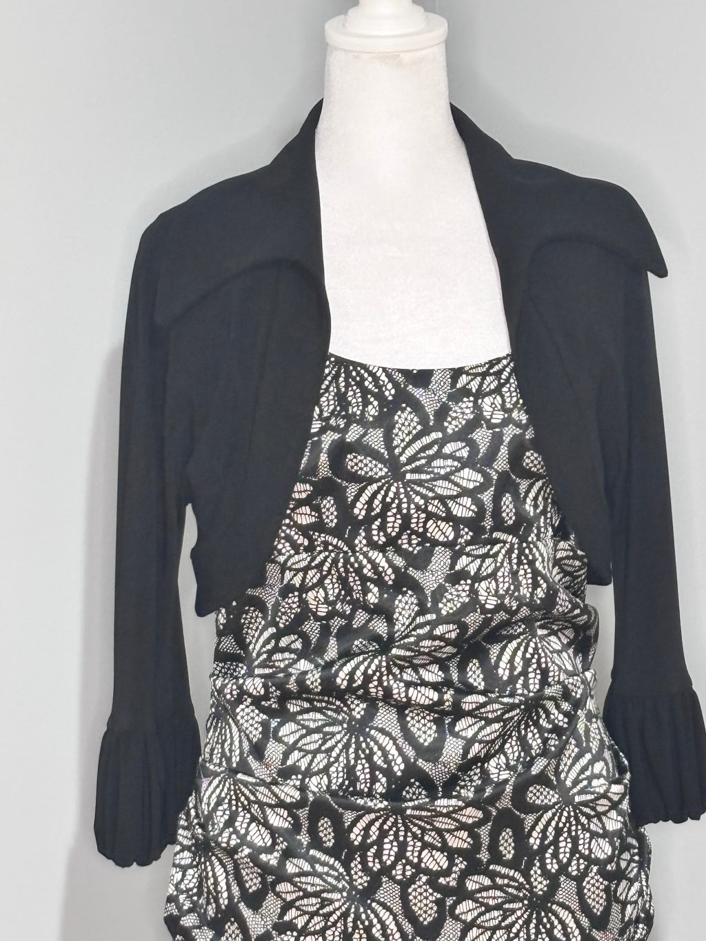 Svetlana Black Collared Bell Sleeve Shrug – Size Large
