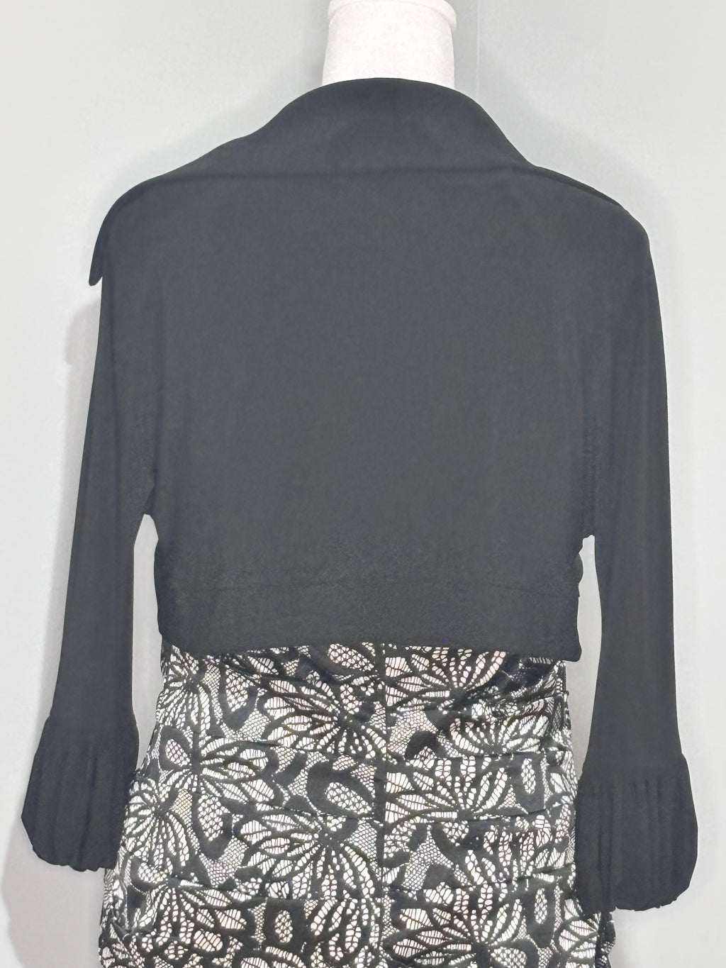 Svetlana Black Collared Bell Sleeve Shrug – Size Large