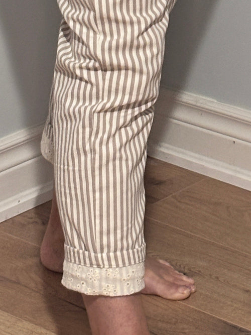 Charlie B Cream Stripe Cropped Pants – Size Large