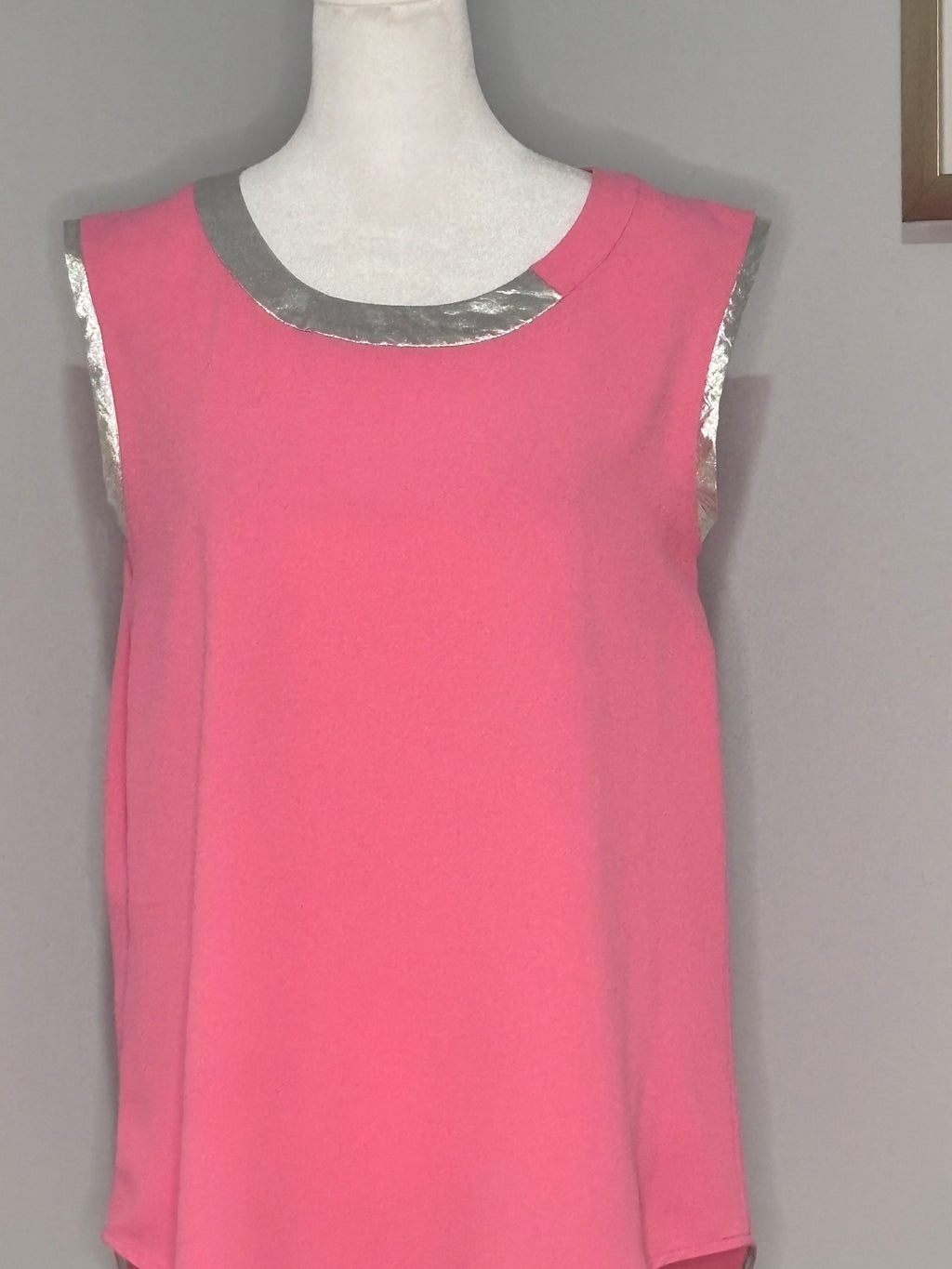 Anne Klein Pink Sleeveless Blouse with Metallic Trim – Size 10