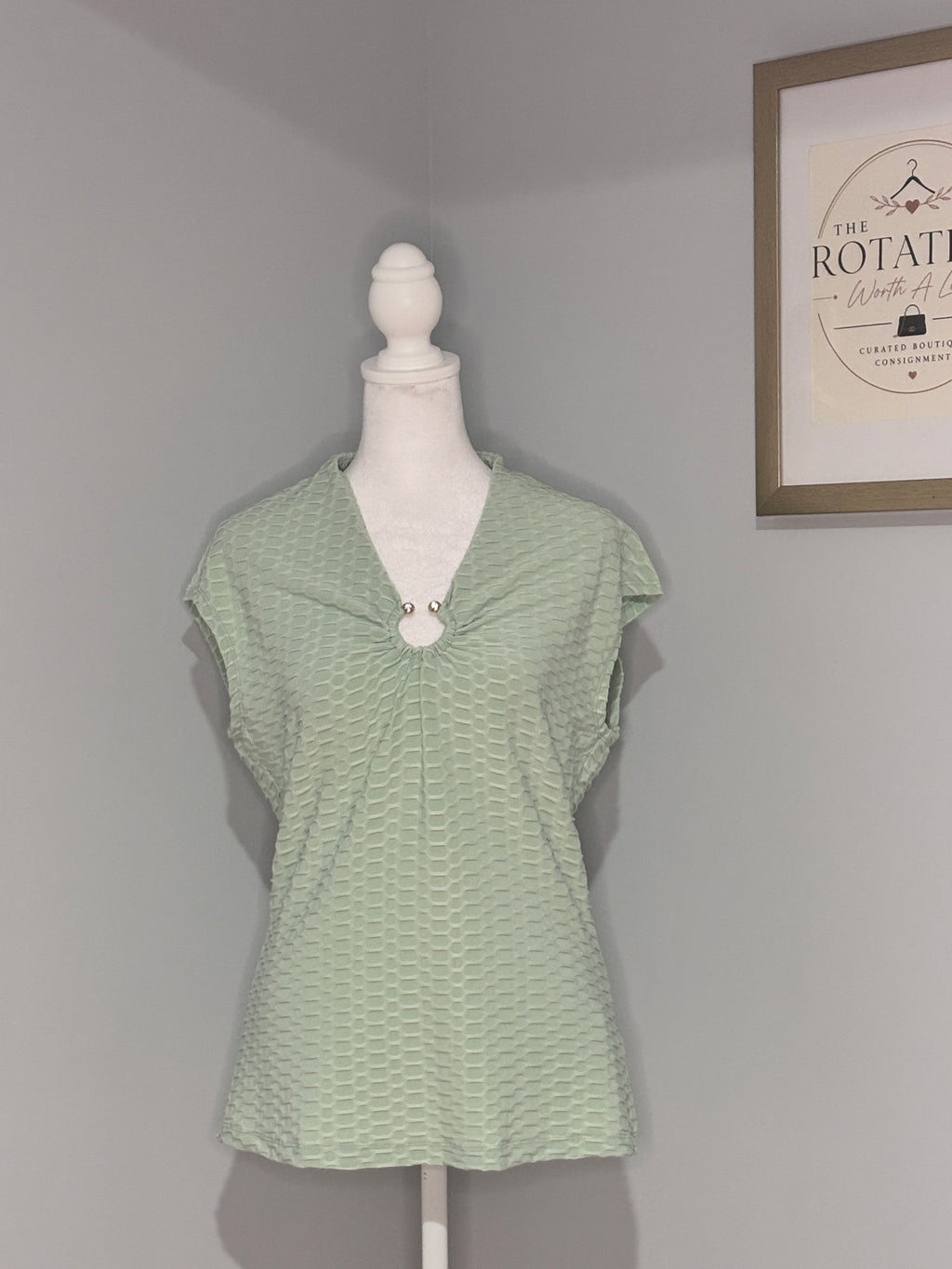 Melanie Lyne Textured Mint Top – Size Medium