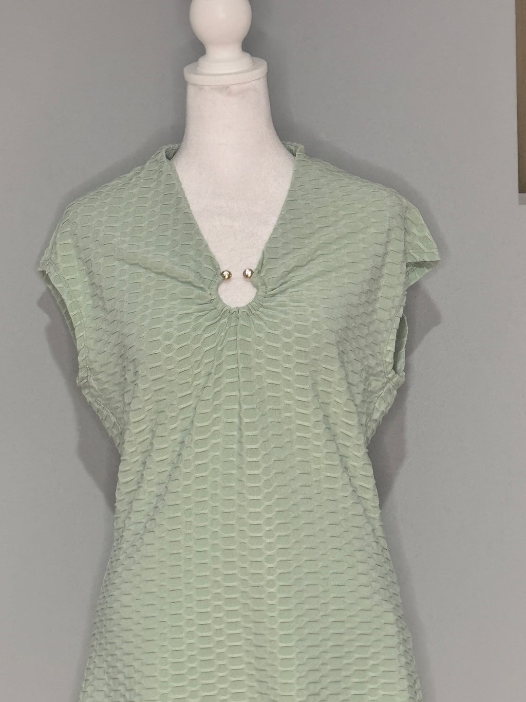 Melanie Lyne Textured Mint Top – Size Medium