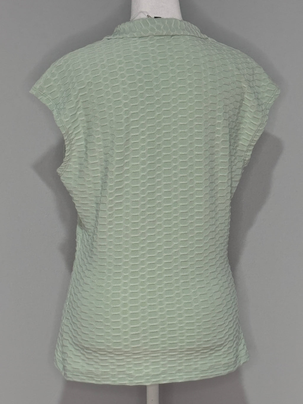 Melanie Lyne Textured Mint Top – Size Medium