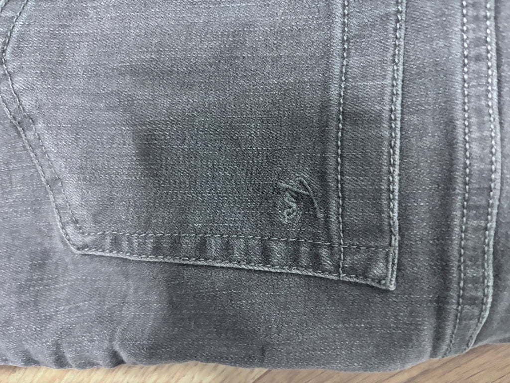 Two by Vince Camuto Gray Denim Shorts – Size 27