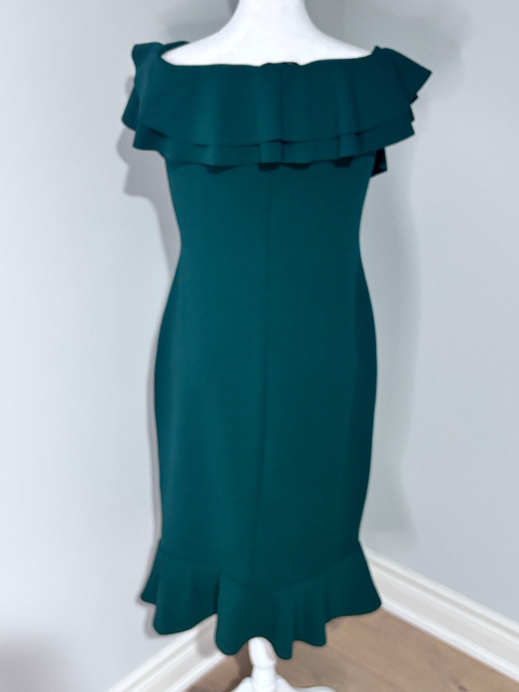 Emerald Green Off-the-Shoulder Ruffle Midi Dress | UK 16 (Approx. CA 14)