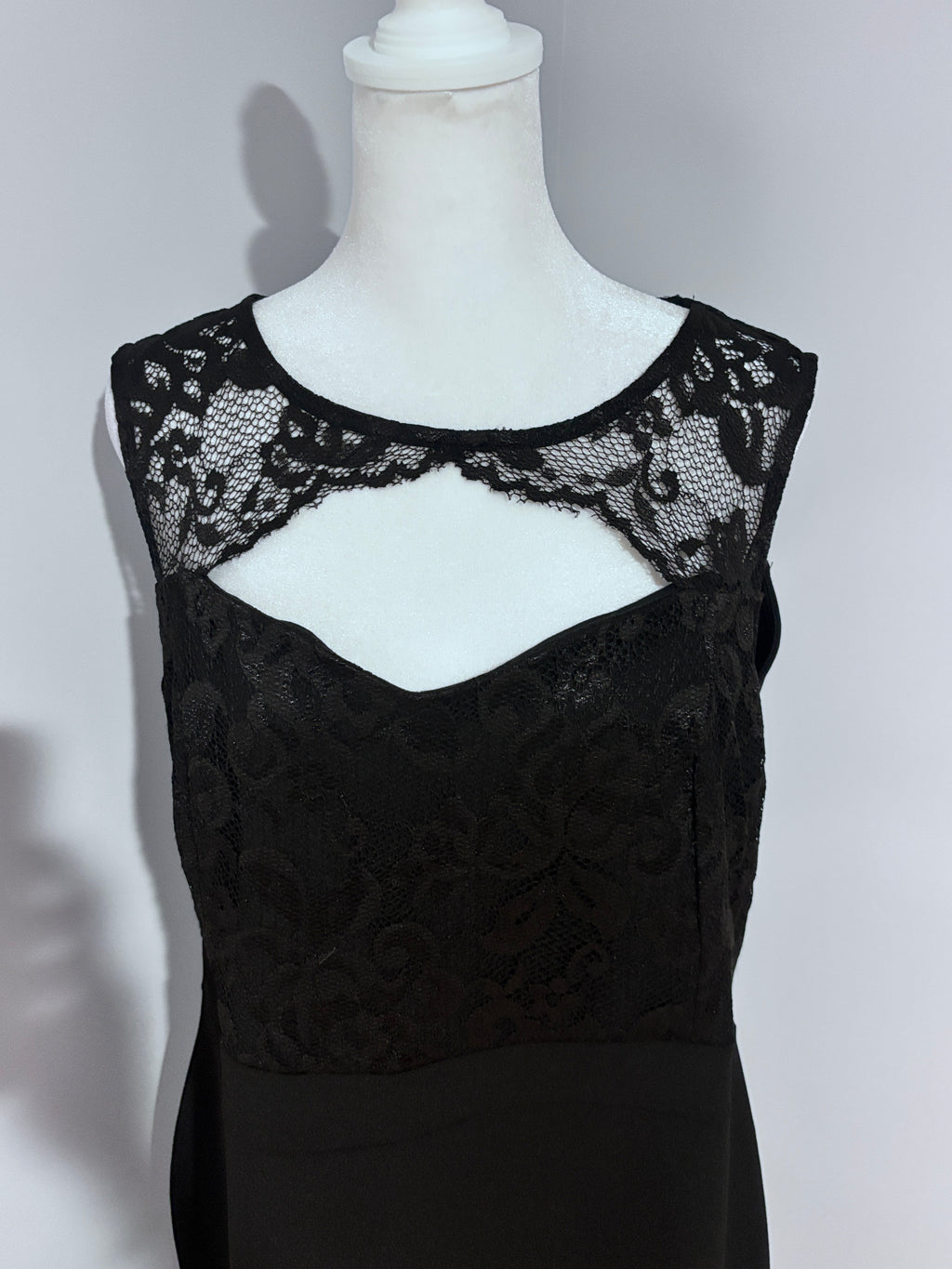 Black Lace Cocktail Dress – Size 18