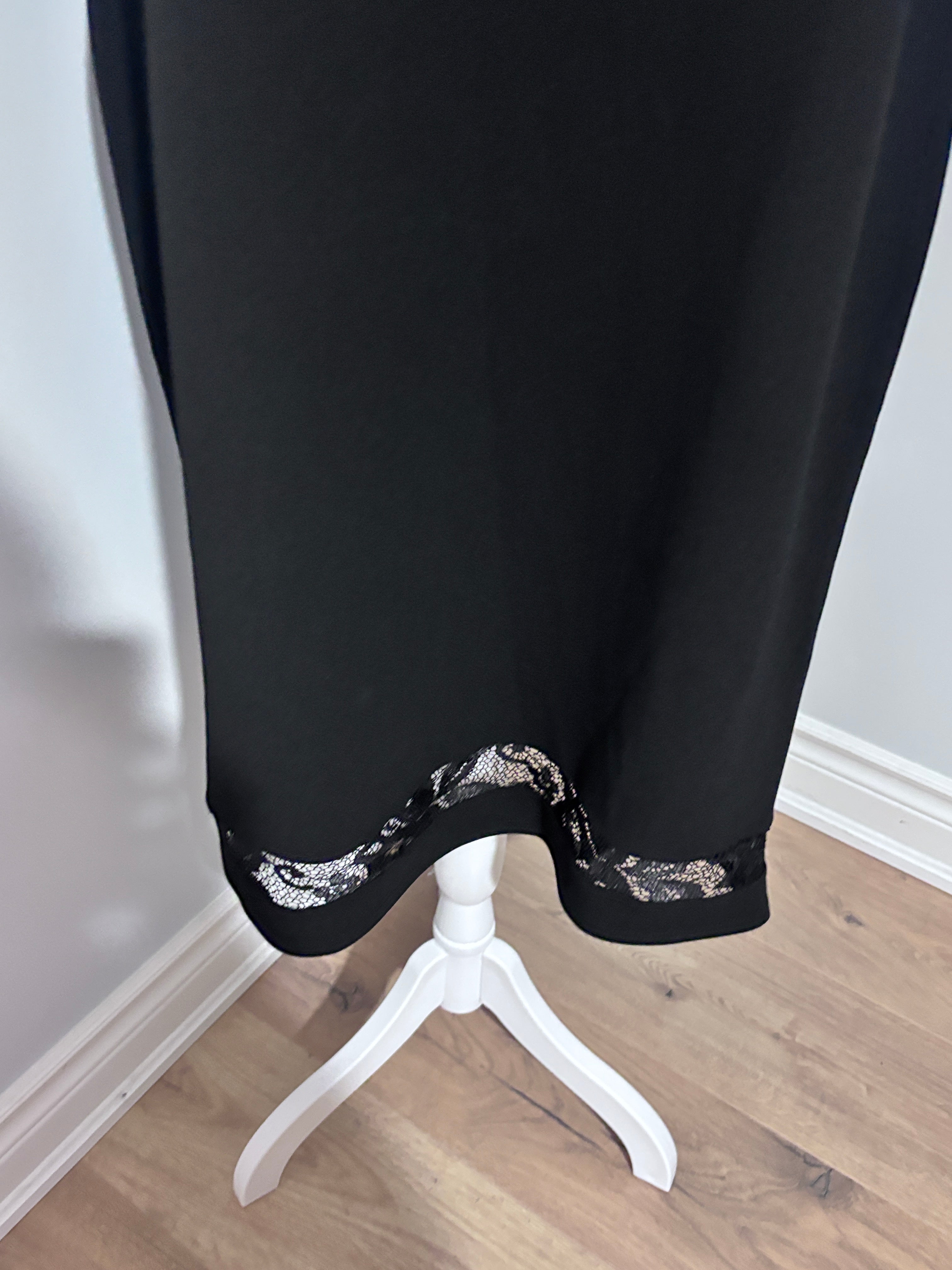 Black Lace Cocktail Dress – Size 18
