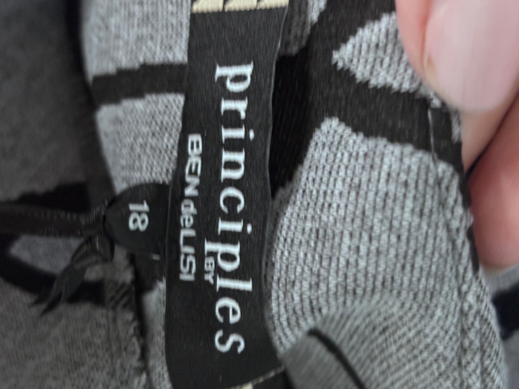 Principles by Ben de Lisi shift dress.  UK 18 CDN 16
